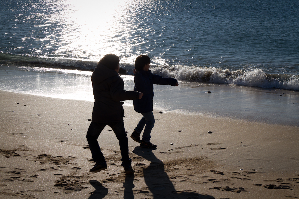 Jugando en A Lanzada