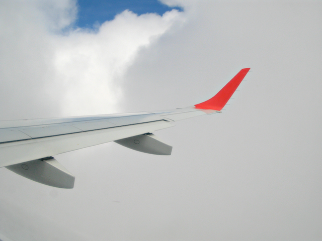 Volar entre las nubes