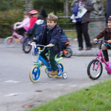 Antia y Nicolas en bici, O Castro - 4