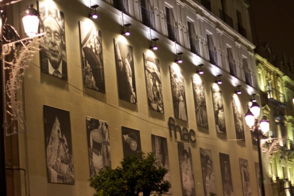 fnac, avenida de la constitucion sevilla, de noche