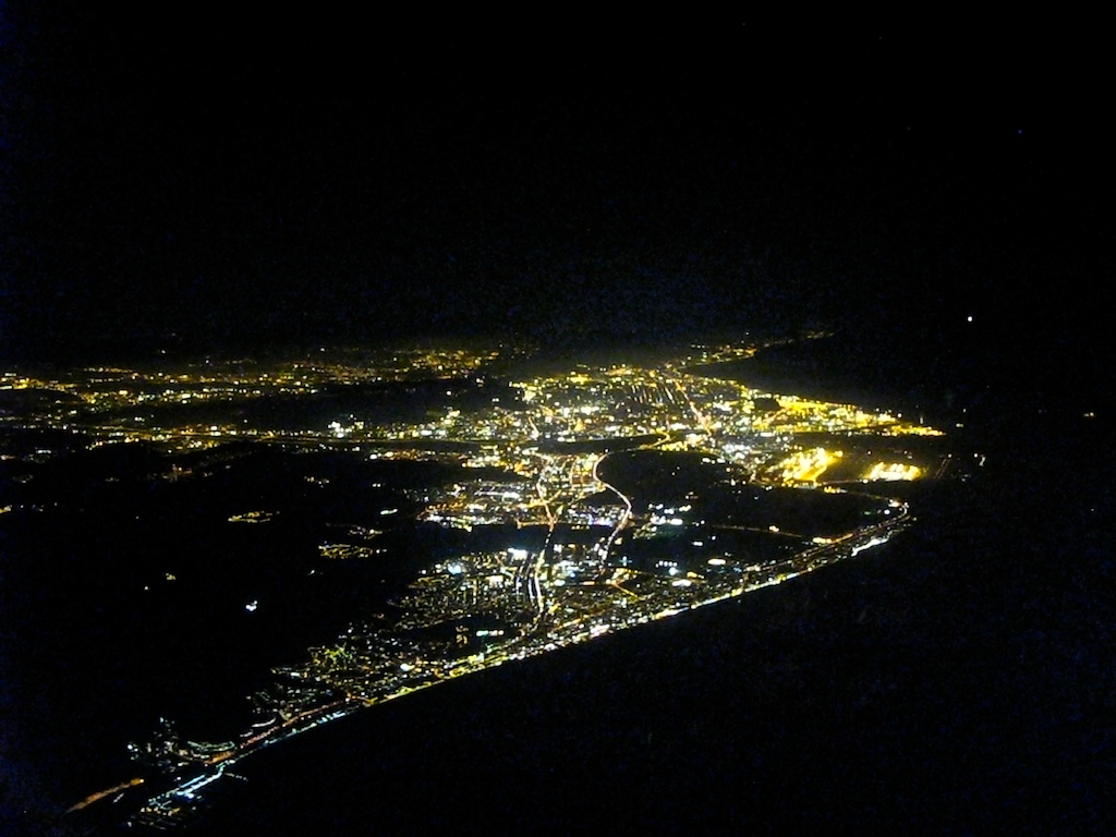 Barcelona de noche desde el aire