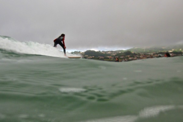 chicas surfeando en playa de patos (verano 2013) 6