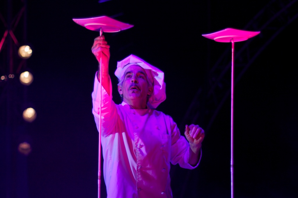 Circo Richards Bros XI · Equilibrios con Platos · Amilcar