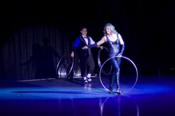 Circo Richards Bros hula hoop Romy
