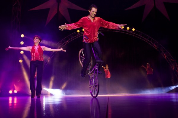 Fina, Marco, Marco y Lara en el Circo Richards Bros