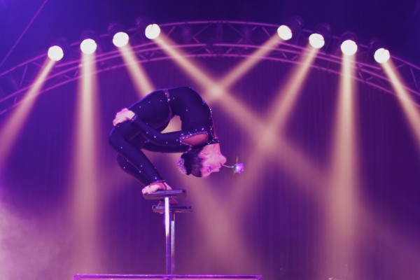 Circo Richards Bros (Ponteareas 2012) contorsionista Patricia 1