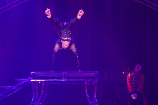 Circo Richards Bros (Ponteareas 2012) contorsionista Patricia 2