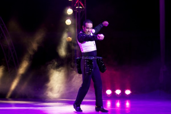 Circo Richards Bros (Ponteareas 2012) malabarista Sandro 4