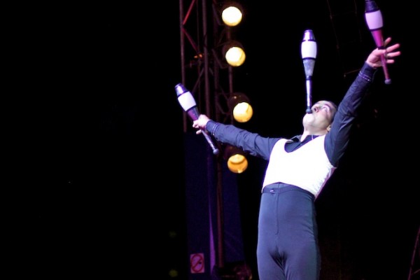 Circo Richards Bros (Ponteareas 2012) malabarista Sandro 6
