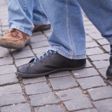 dos pares de zapatos