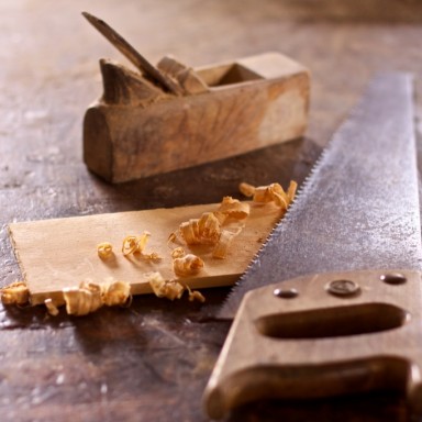 ebanista serrucho y cepillo de carpintero