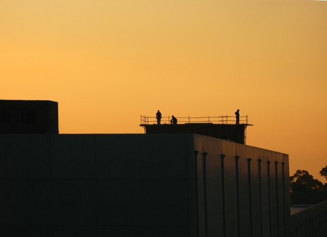 Encofrar a la puesta de sol