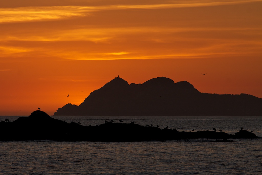 islas cies isla de faro puesta de sol desde playa samil islas cies isla de faro puesta de sol desde playa samil
