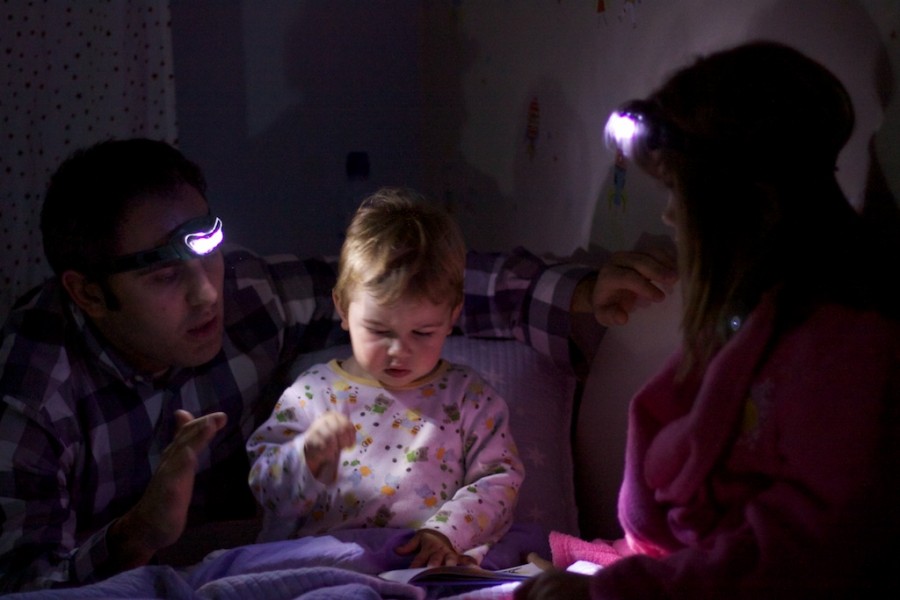 jmarior nicolas y paupau leyendo cuentos