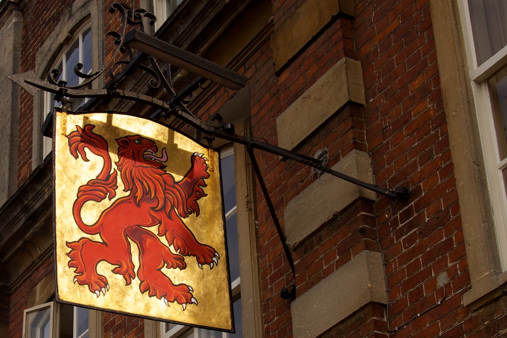 León rampante en oro