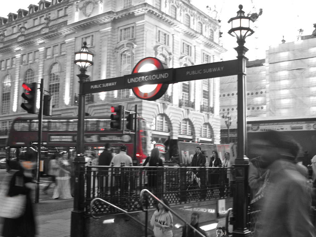 london in red · street london in red · street