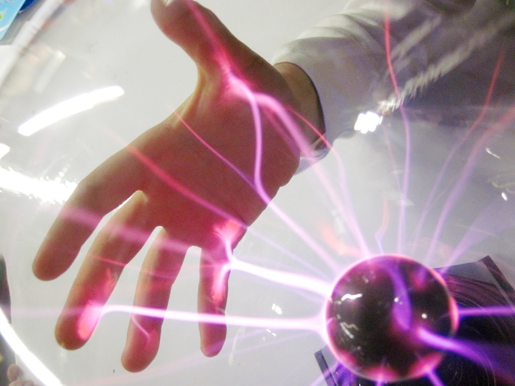 Retratos de manos VII · Esfera de plasma