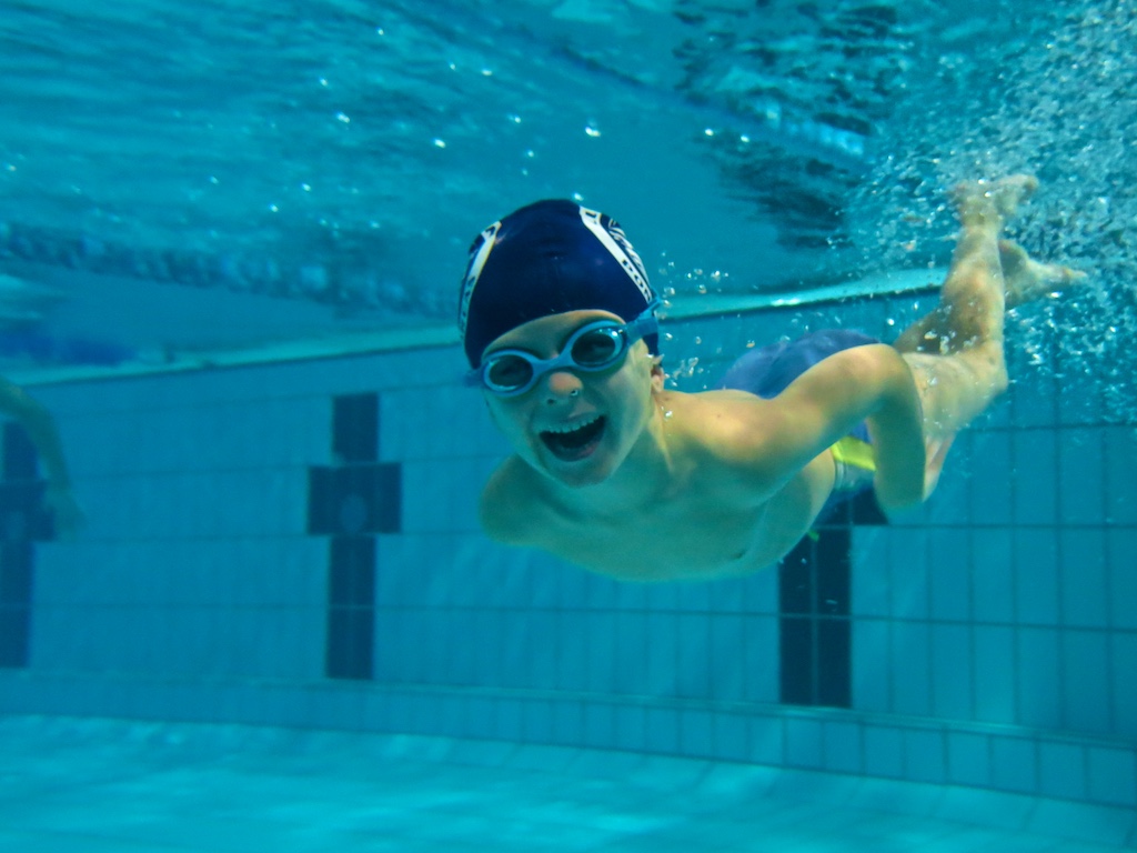 Maratón de natación solidario en el CNP