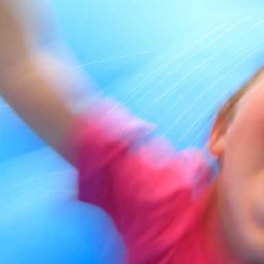 martin creed globos museo marco vigo (Half the air in a given space)