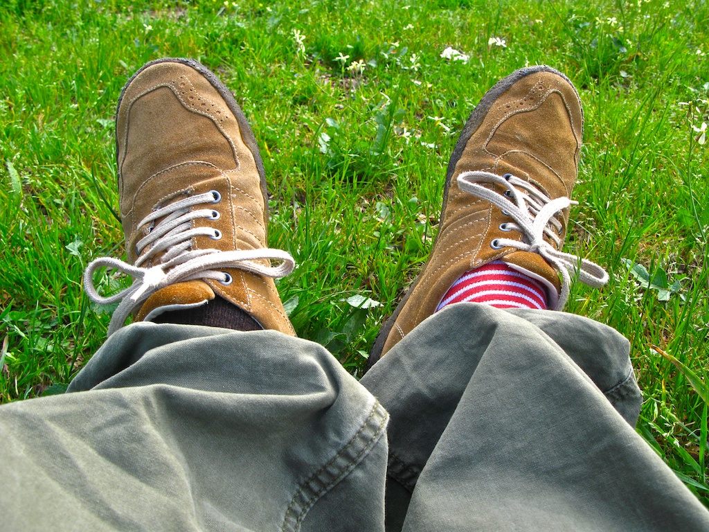 Mis pies en la hierba