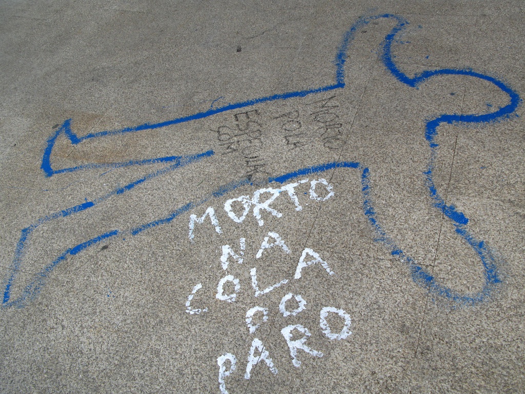 Muerto en la cola del paro