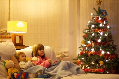 nicolas y paupau viendo la tele