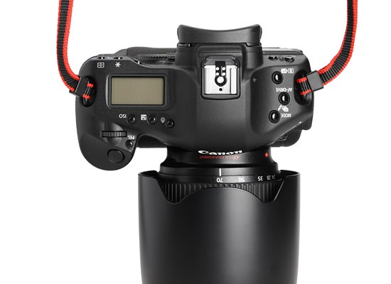 objetivo Canon EF 24-70mm f-2.8 L USM parasol recogido