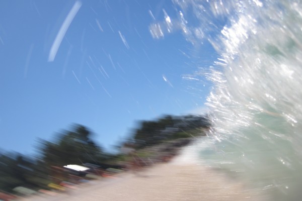 olas en la playa de areacova verano 2012 (1)