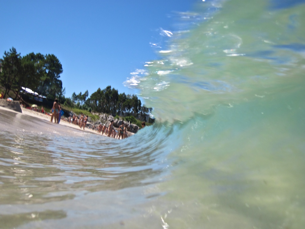 olas en la playa de areacova verano 2012 (2) olas en la playa de areacova verano 2012 (2)