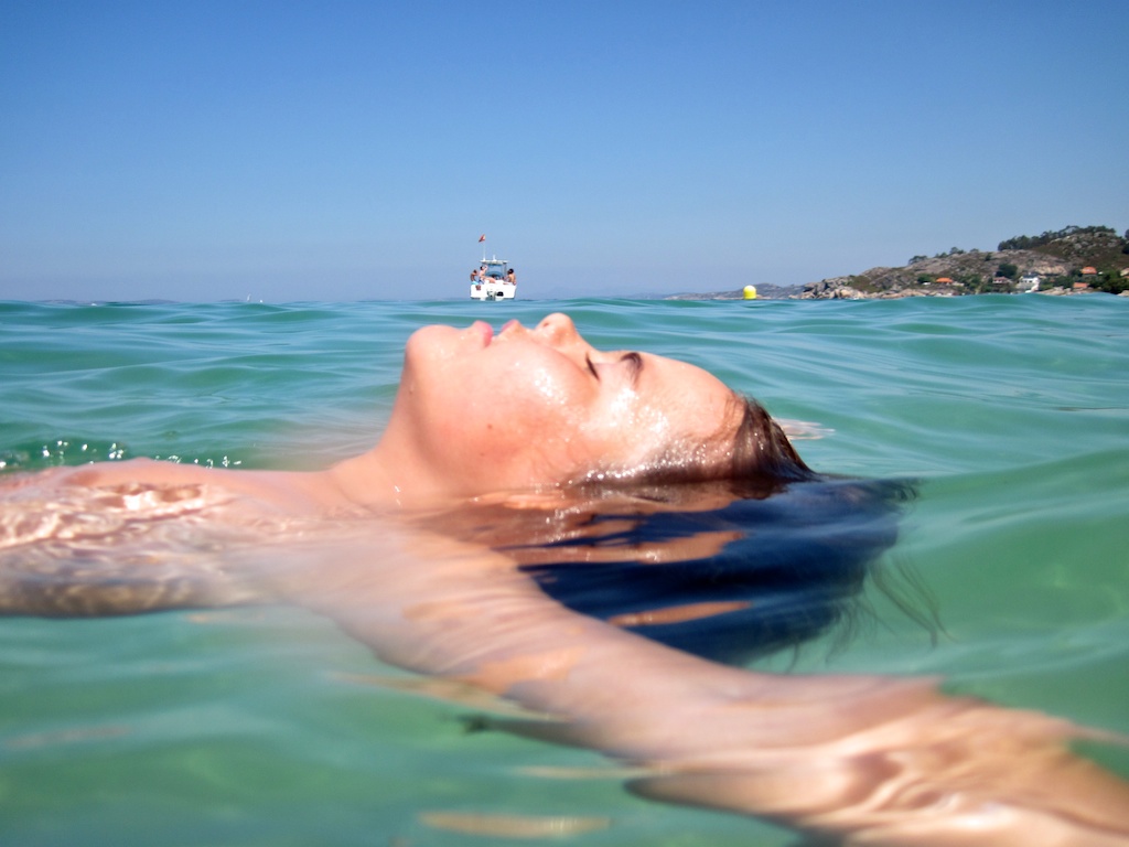 En boca cerrada no entran barcos