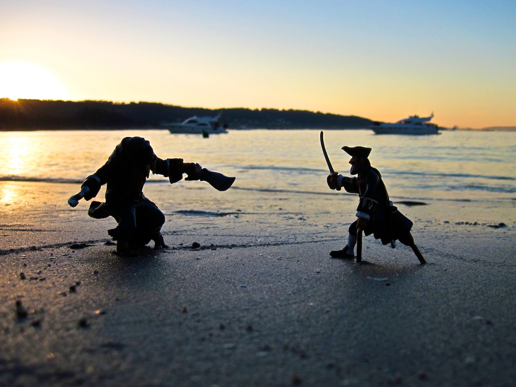 Duelo de sables a la puesta de sol