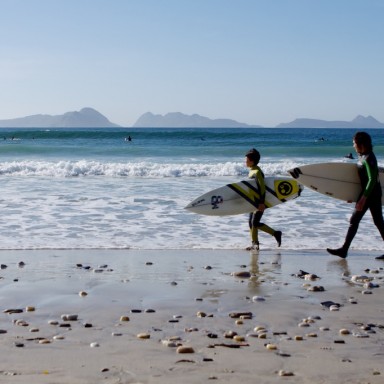 surfistas en playa de Patos, Nigran 03