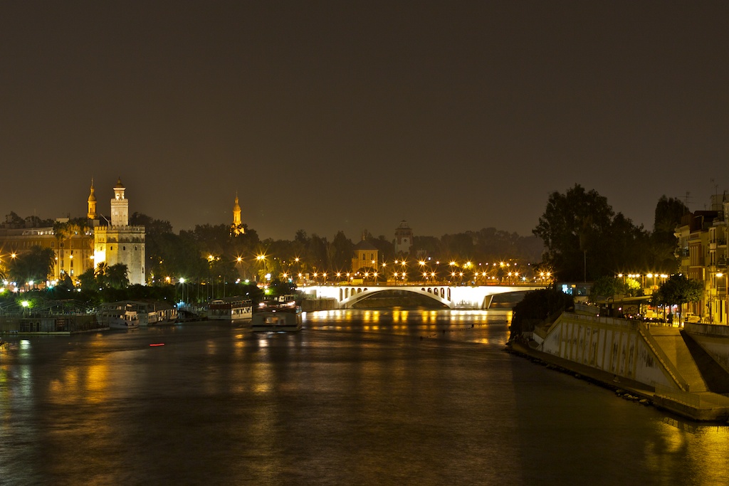 Torre del Oro y puente de San Telmo · Sevilla
